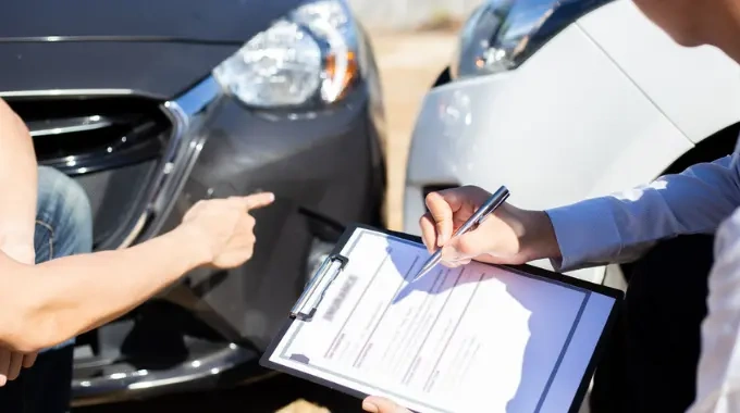 Draudimo žalos atlyginimas po autoįvykio: eiga, trukmė, išmokų dydis