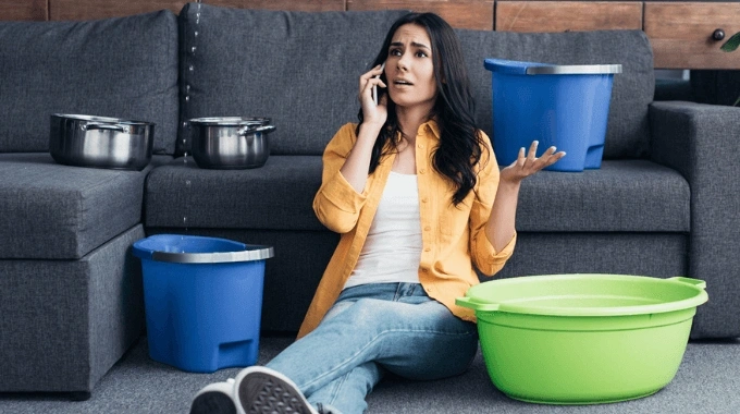 Kaimynai užliejo butą – ar būtinas turto draudimas, kad atgautum nuostolius?