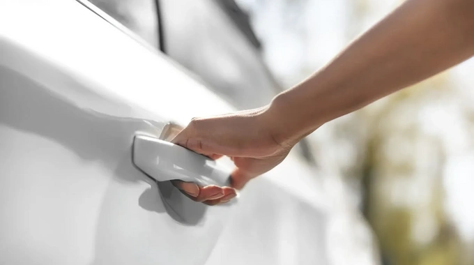Kaip atrakinti automobilio dureles, jei jos neatsidaro?