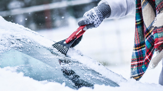 Sniegas apgadino automobilį: kas atsako?